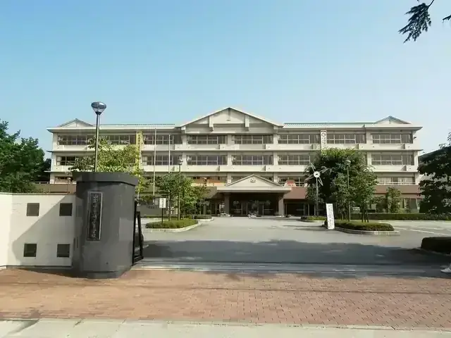 山梨県立韮崎高等学校